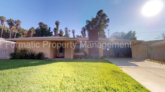 10112 Shady View St - Photo 2 of 16