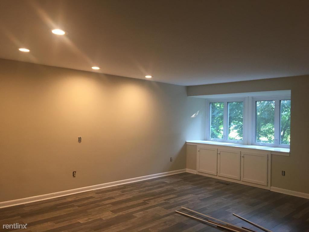 16 E Main St - Photo 3 of 7