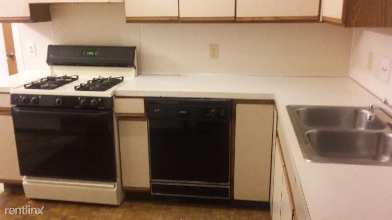 1209 Palmer Ct NE - Photo 2 of 10