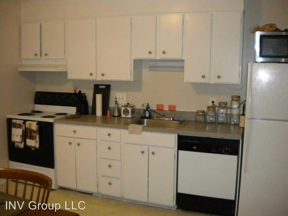 1824 Charles Ct - Photo 2 of 11