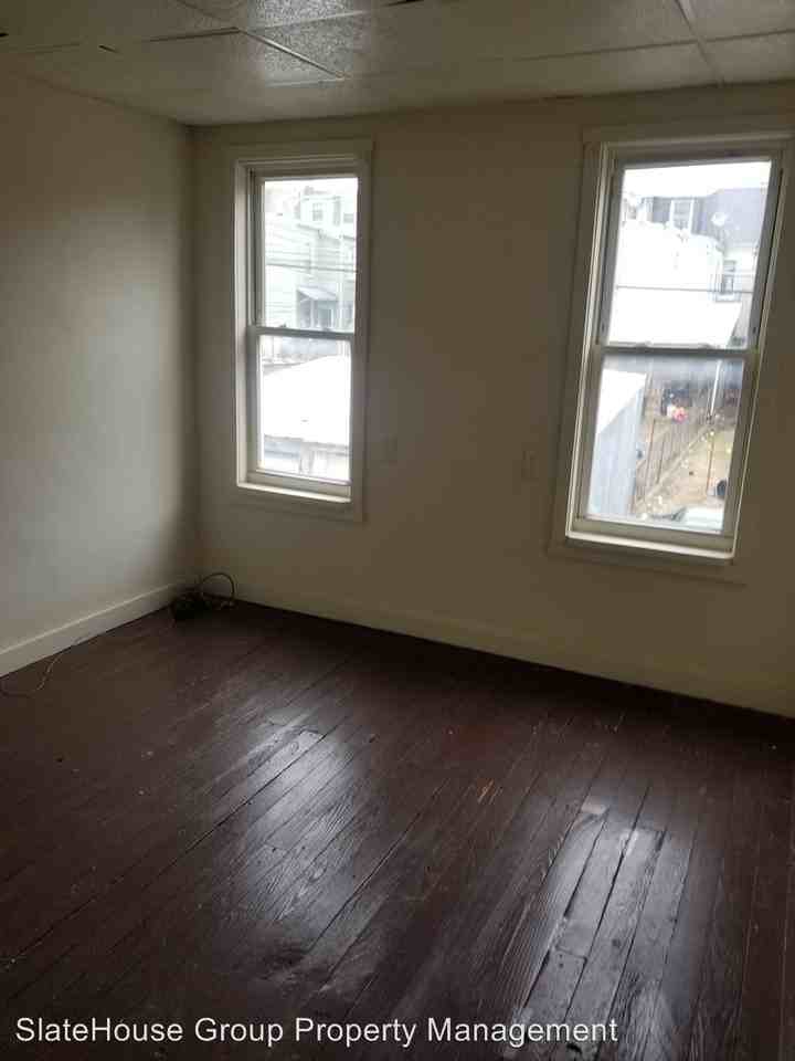 646 Eisenbrown St - Photo 2 of 4