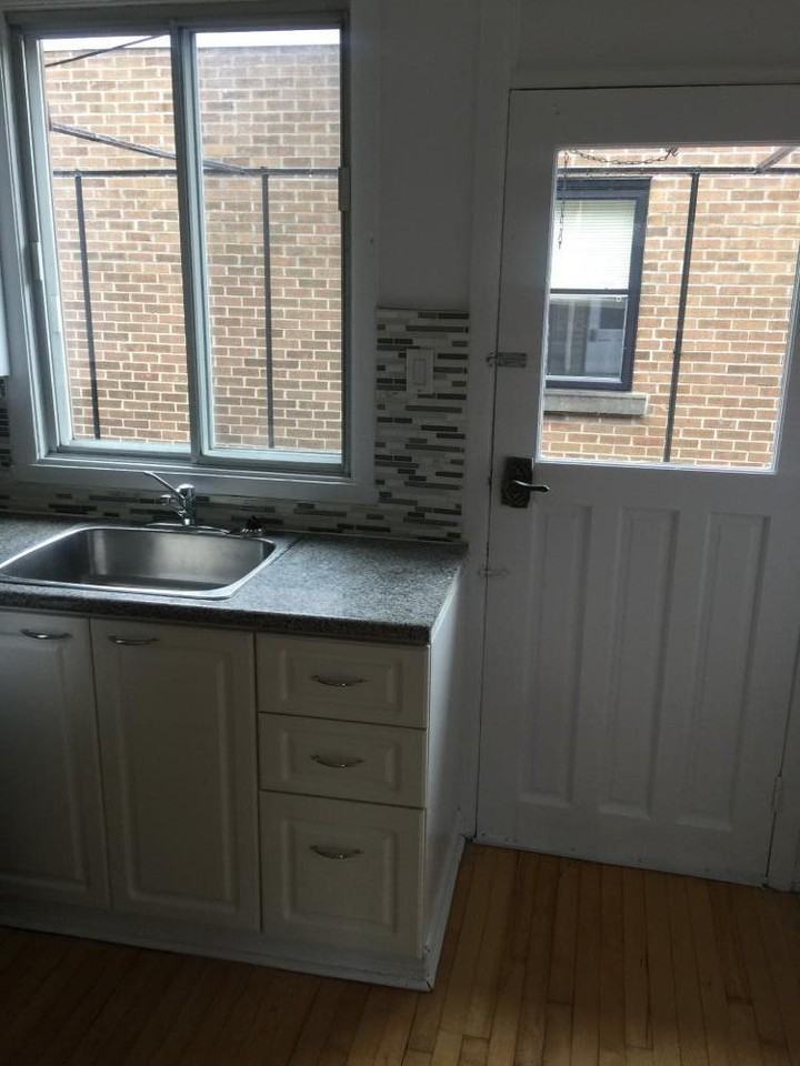 850 Rue Gratton - Photo 2 of 10