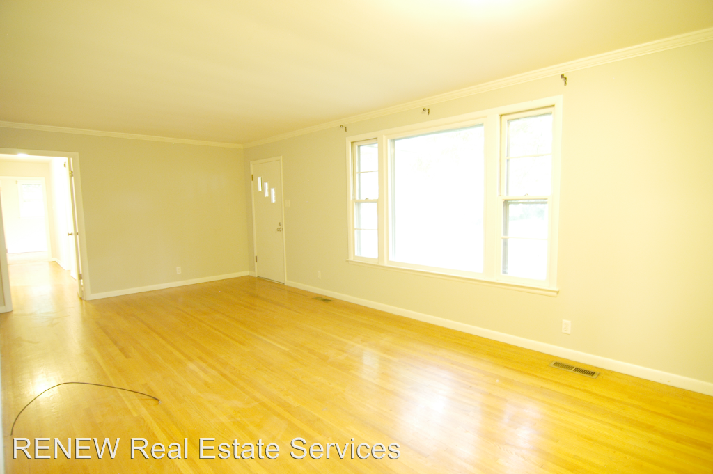 5135 Cochran Dr - Photo 3 of 24