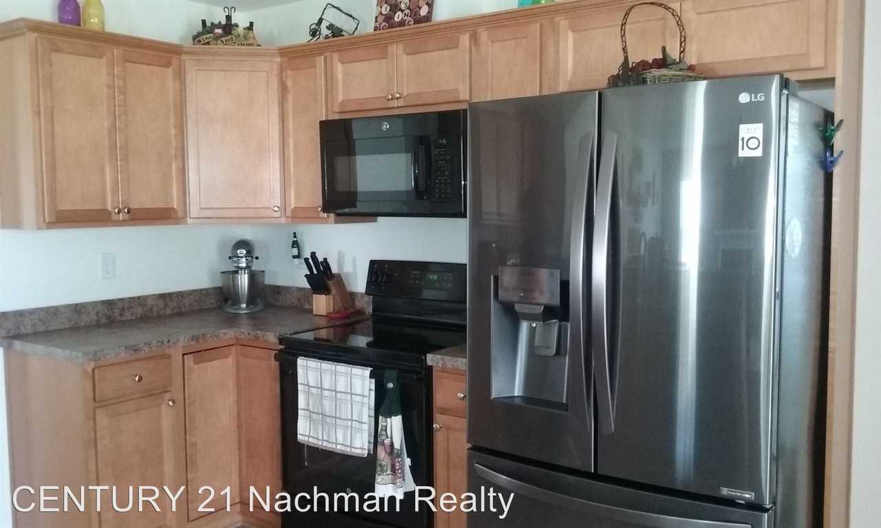 101 Excalibur Court - Photo 2 of 17