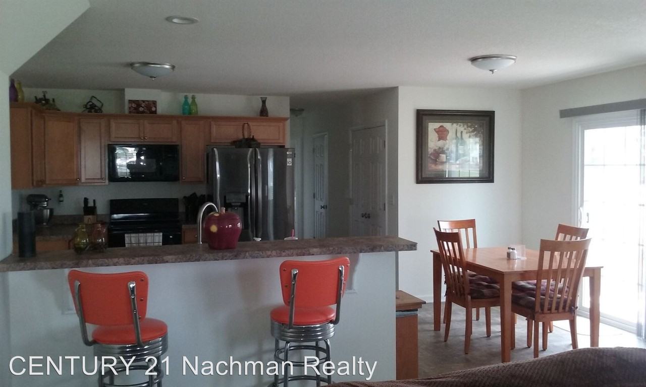 101 Excalibur Court - Photo 3 of 17