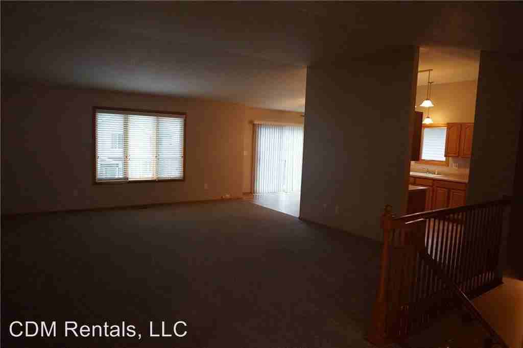 2433 King Ave - Photo 2 of 14