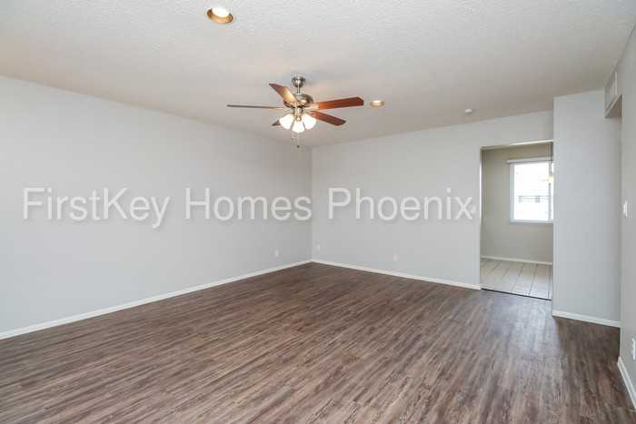 905 W Heather Dr - Photo 2 of 14