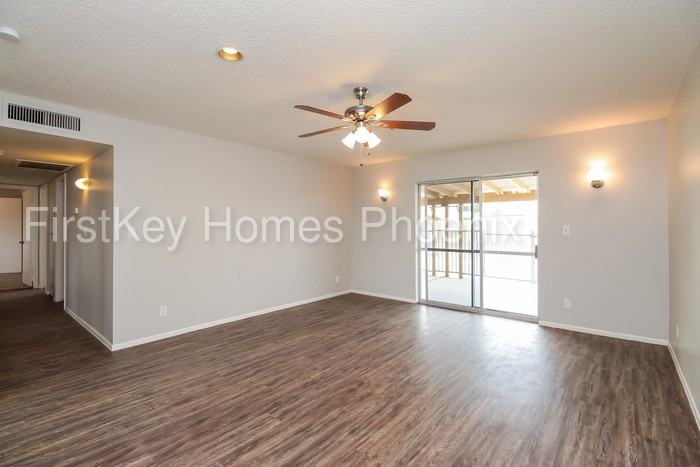 905 W Heather Dr - Photo 3 of 14