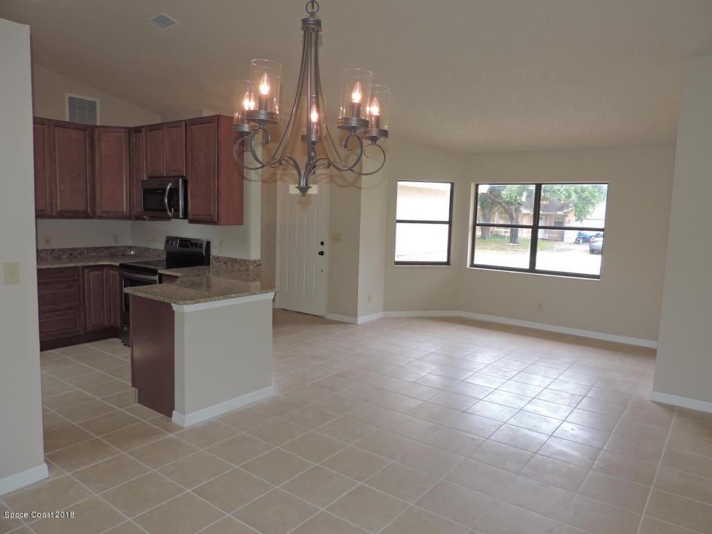 3947 Ridgewood Dr - Photo 3 of 12