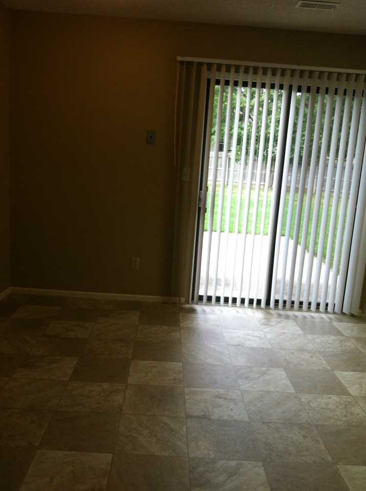 526 SE Hampton St - Photo 3 of 9