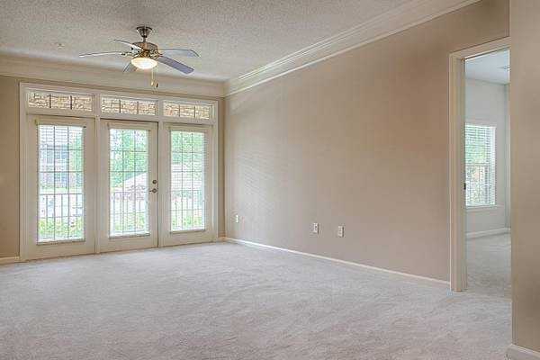 245 Oakland Parkway - Photo 3 of 8