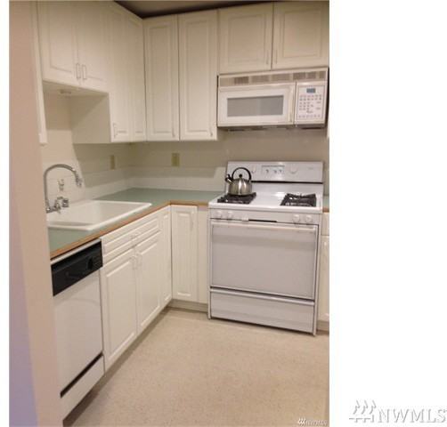 1049 Ferncliff Ave NE - Photo 2 of 5