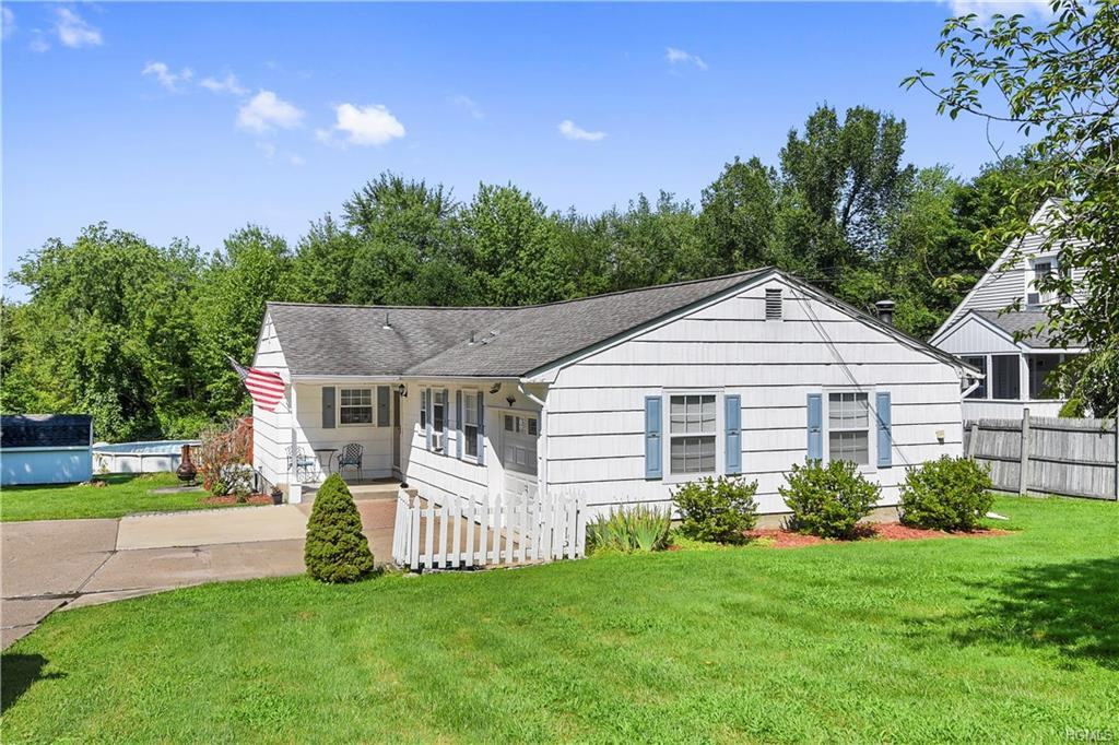 3587 Gomer St - Photo 3 of 20