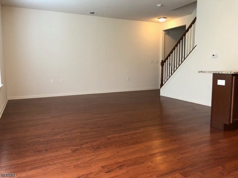 507 Waterview Ct - Photo 2 of 20