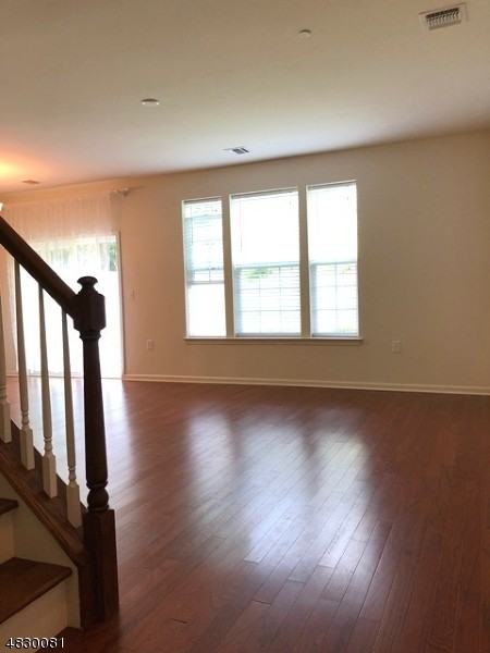 507 Waterview Ct - Photo 3 of 20