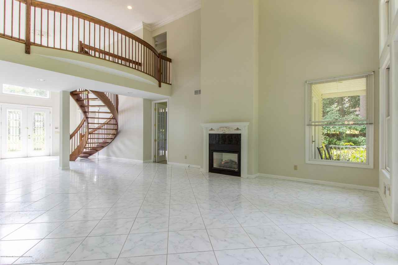 7 Clover Hill Rd - Photo 3 of 32