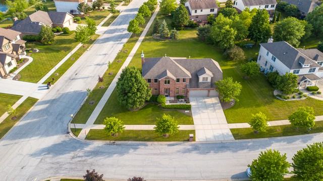 22392 Prairie Trail Ln - Photo 2 of 25