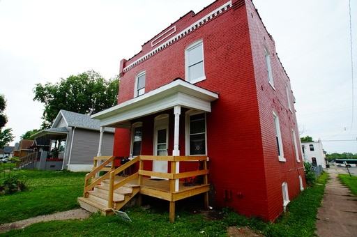 925 Iowa St - Photo 3 of 21