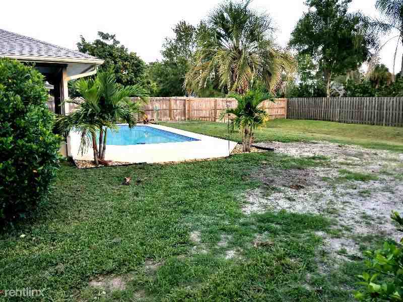 1121 Woodsmere Pkwy - Photo 2 of 16