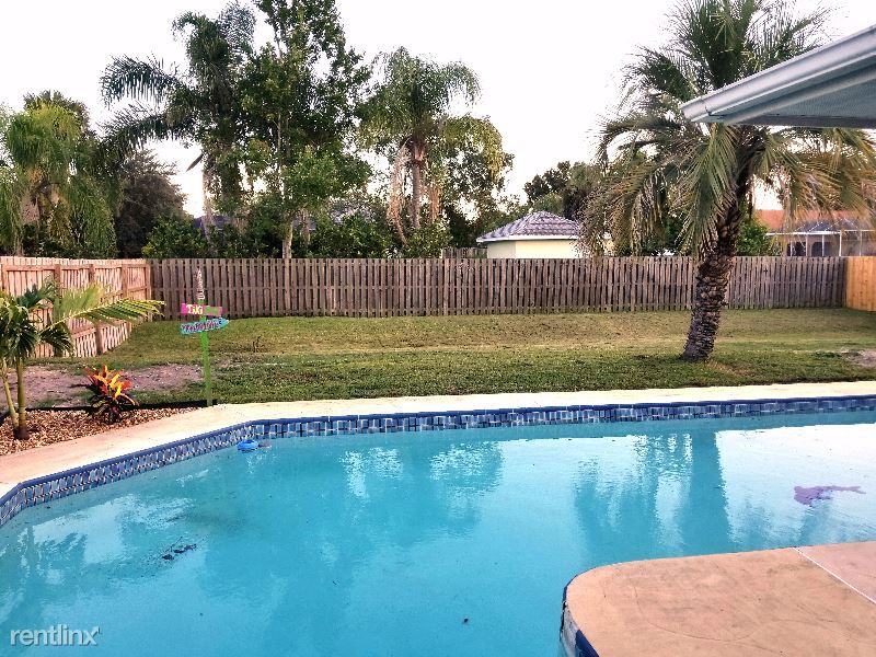 1121 Woodsmere Pkwy - Photo 3 of 16