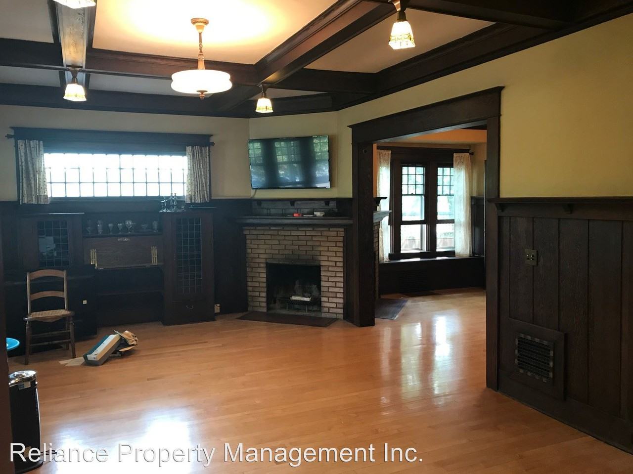 2335 NE 48th Ave - Photo 2 of 26