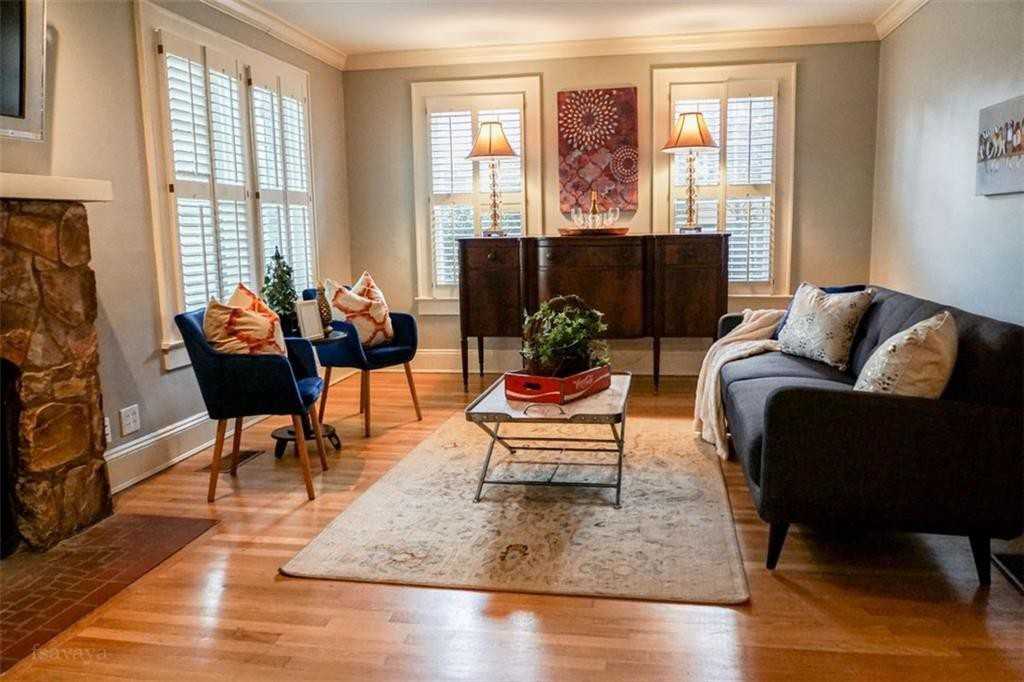 227 E Wesley Rd NE - Photo 3 of 22