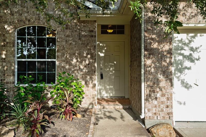 406 Abbey Ln - Photo 3 of 24