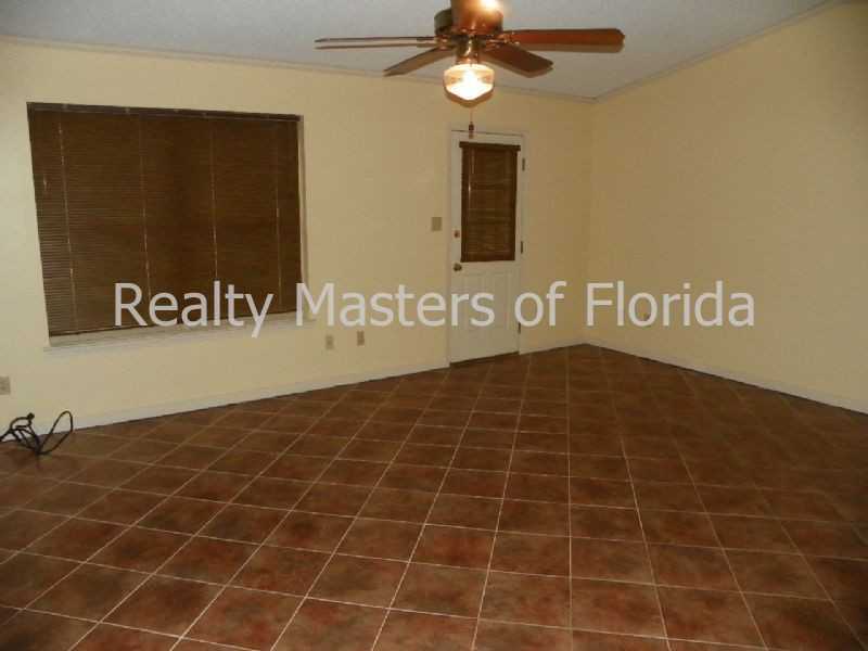 7757 Grundy St - Photo 3 of 20