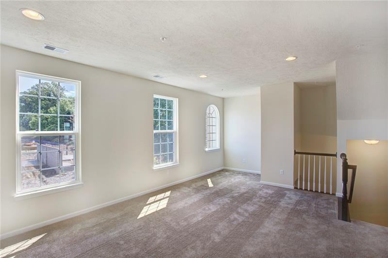 1605 Pointe View Dr - Photo 3 of 25