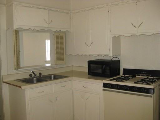 211 S Cockrel Ave - Photo 2 of 16