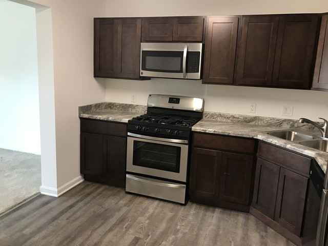 1439 Adams St - Photo 3 of 10