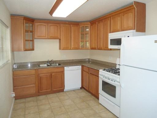 2754 Mayfair Ave - Photo 2 of 10