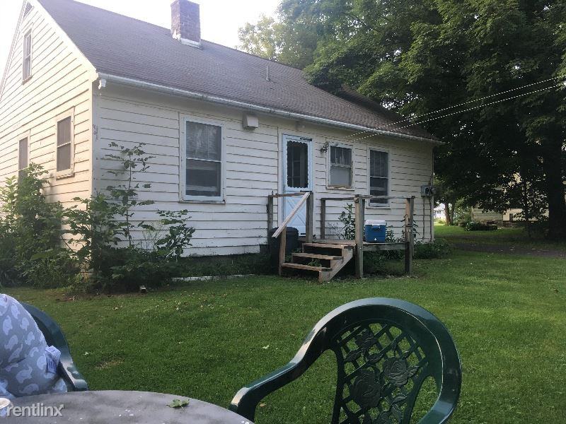 878 E Main St - Photo 3 of 18