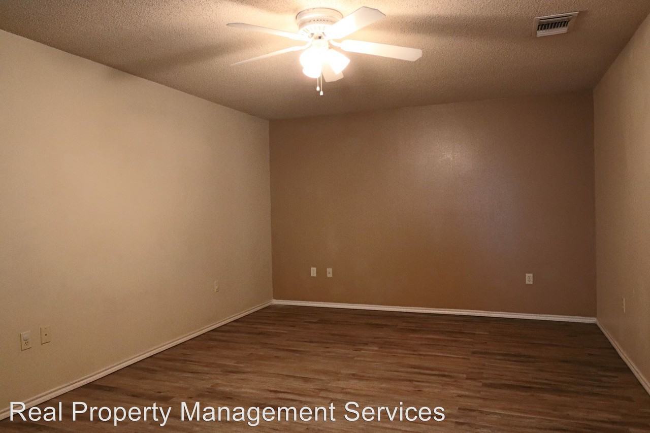 5840 7th St - Photo 3 of 8