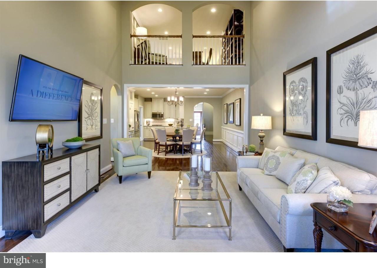 609 525 Cliff Lane - Photo 2 of 8