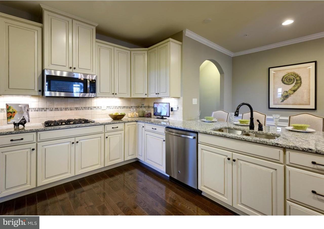 609 525 Cliff Lane - Photo 3 of 8