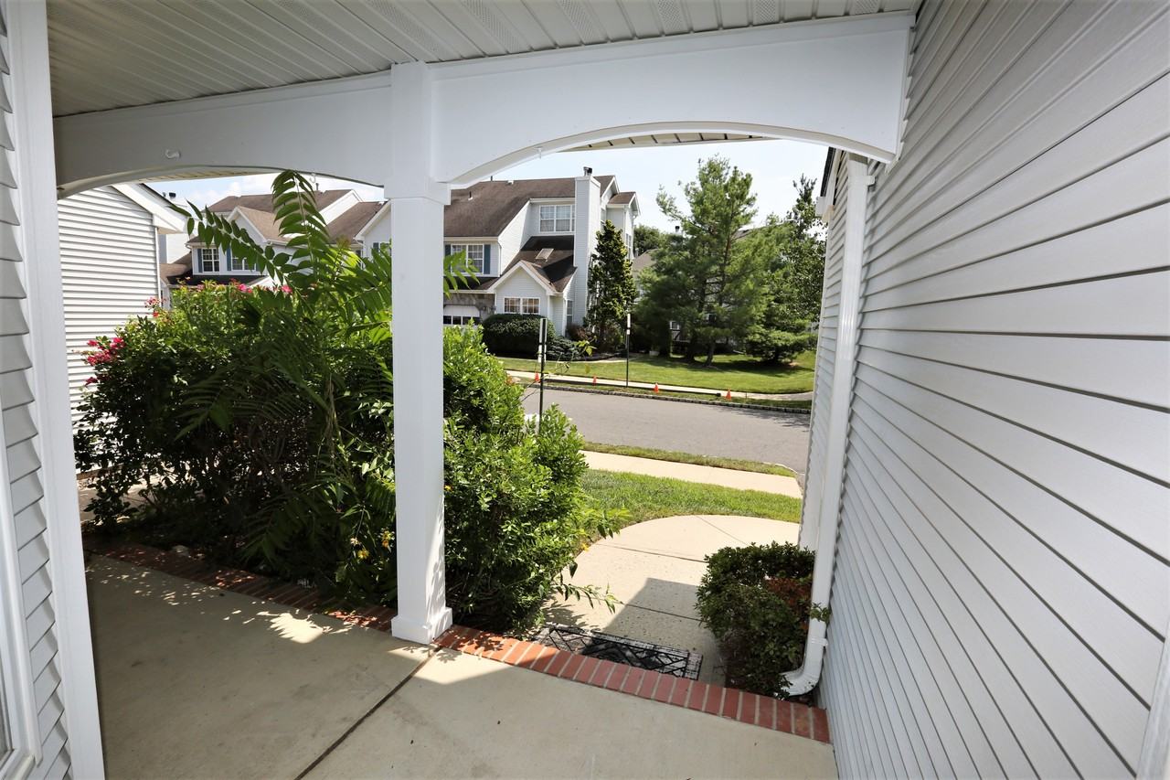 44 Heather Ct - Photo 2 of 26