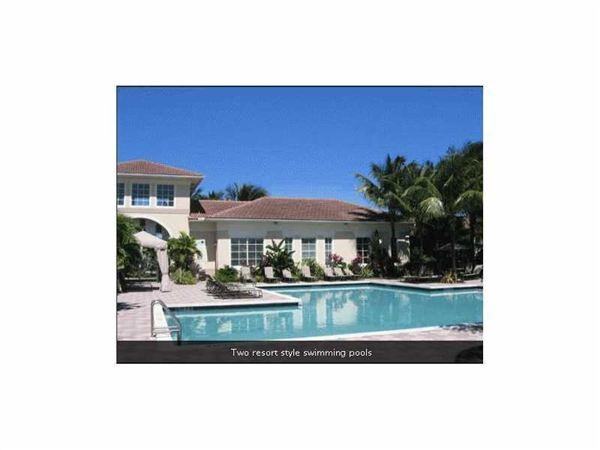 2458 CENTERGATE DRIVE - Photo 2 of 6