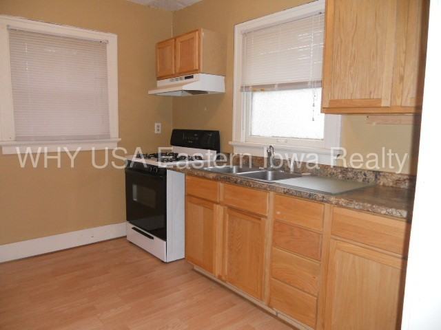 648 32nd St NE - Photo 2 of 18