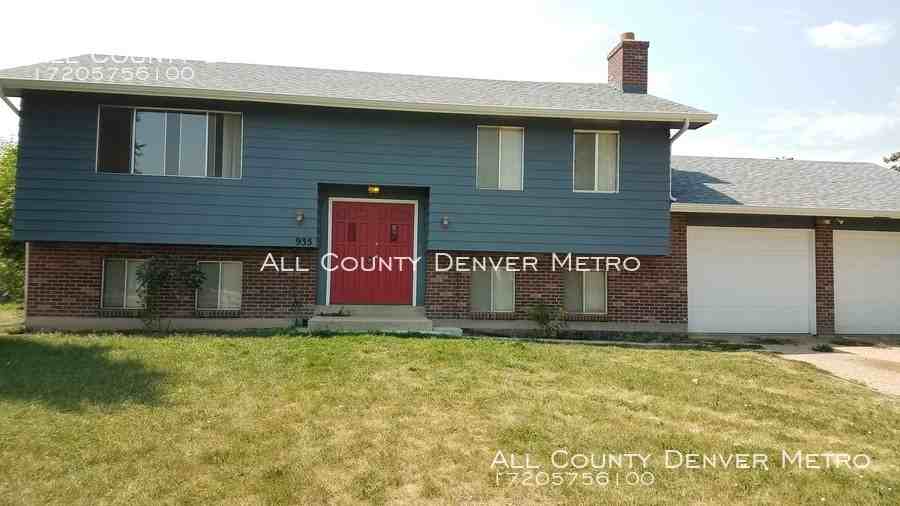 935 Zinnia St - Photo 2 of 24