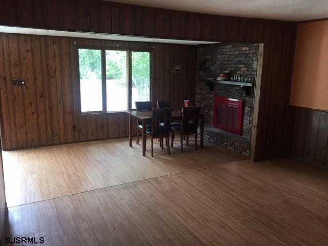 321 Larchmont Dr - Photo 2 of 6