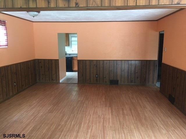 321 Larchmont Dr - Photo 3 of 6