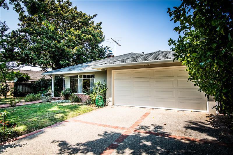 554 Hilbar Ln - Photo 2 of 21