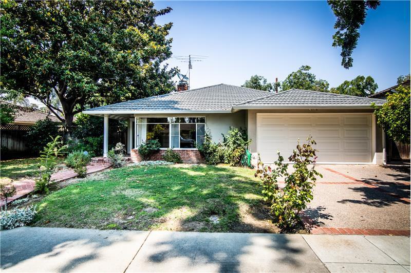 554 Hilbar Ln - Photo 3 of 21