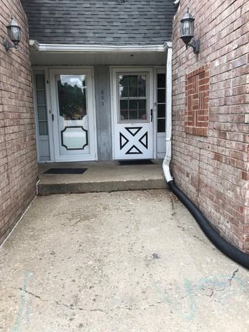 855 Village Quarter Rd #B - Photo 2 of 20