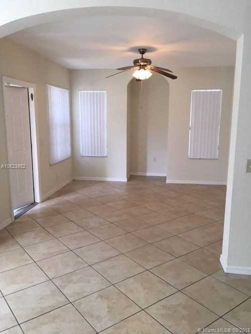 1608 Belmont Ln #1F - Photo 2 of 8