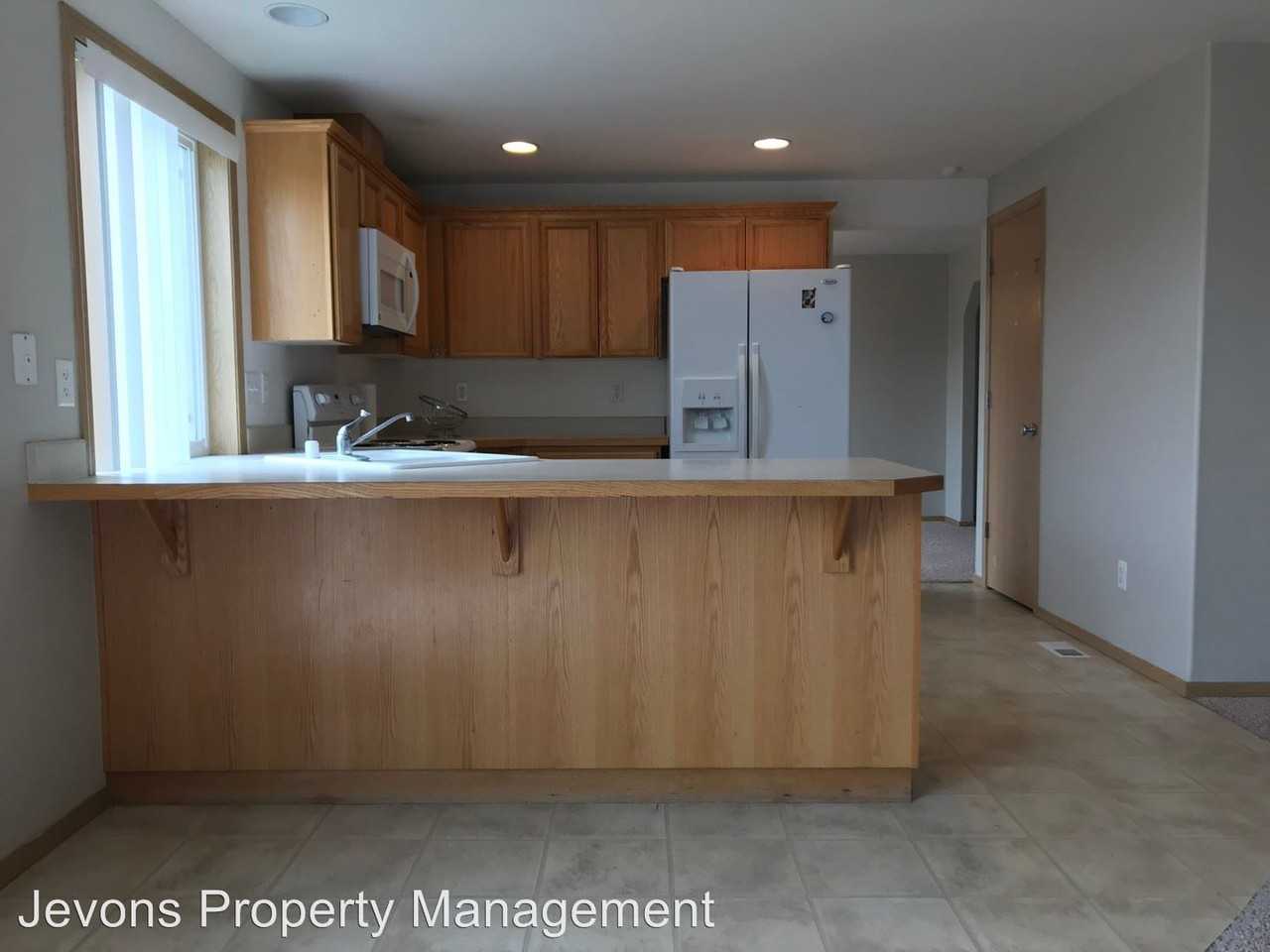 310 Madison Ct - Photo 3 of 29