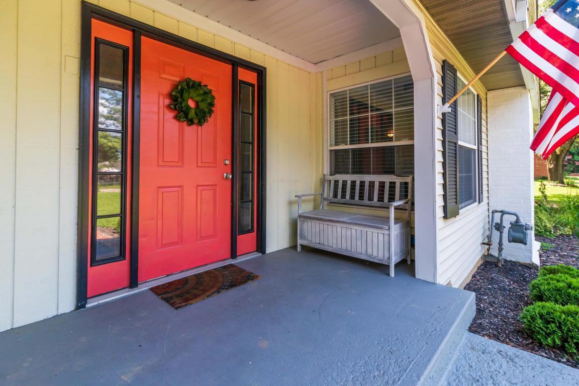 7070 Westview Dr - Photo 2 of 50