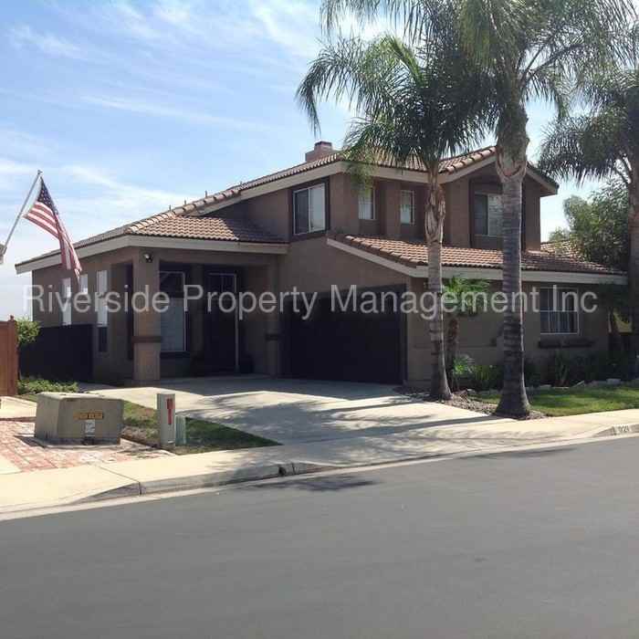 929 Ferndale Dr - Photo 2 of 17