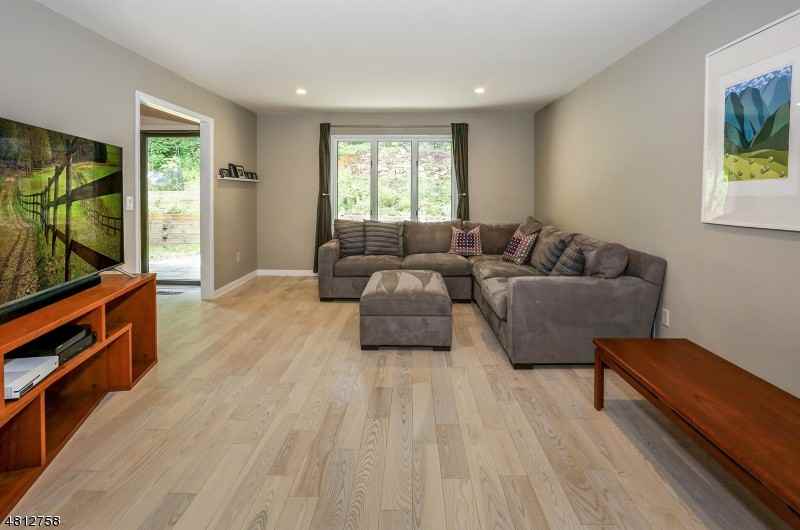 701 Long Hill Rd - Photo 3 of 25